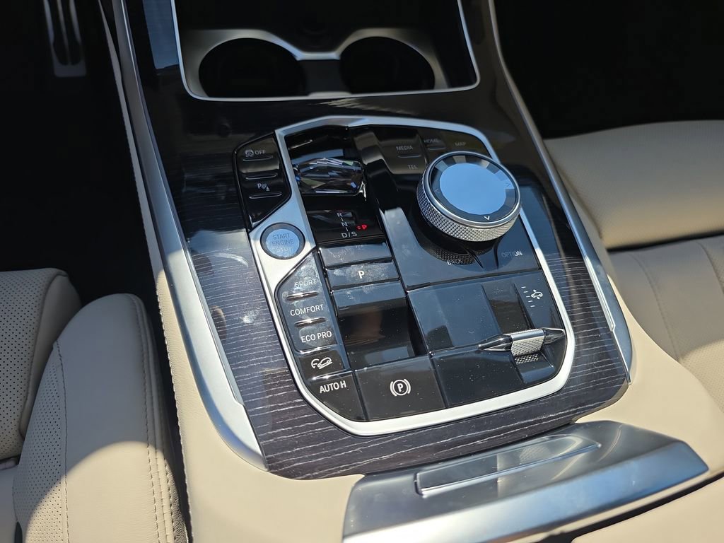 New 2026 BMW X7 M60i image 17