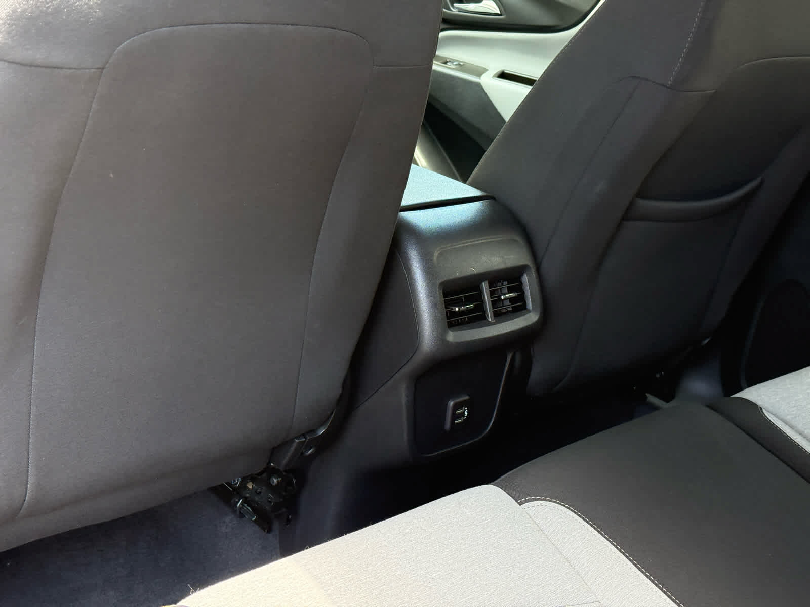 Used 2023 Chevrolet Equinox LT FWD image 26