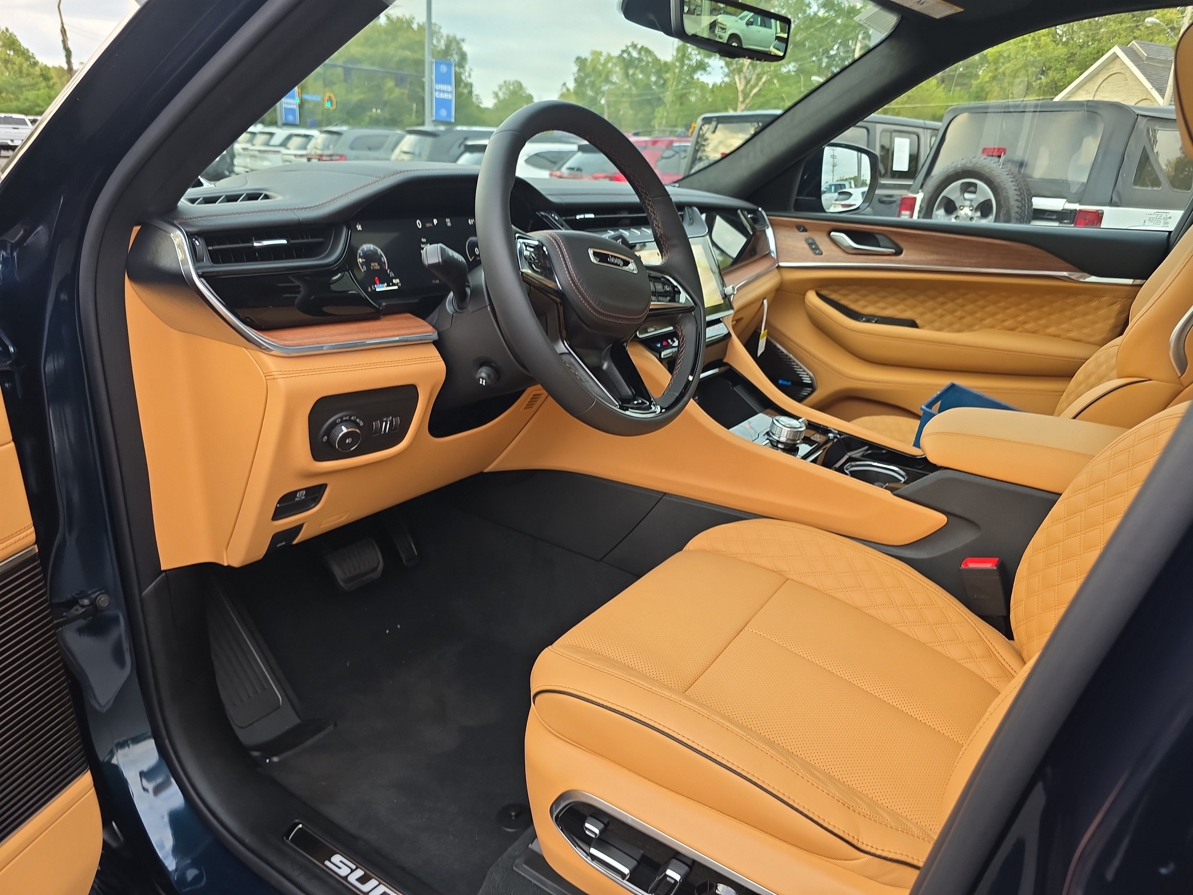 New 2027 Jeep Grand Cherokee Summit AWD/4WD image 3
