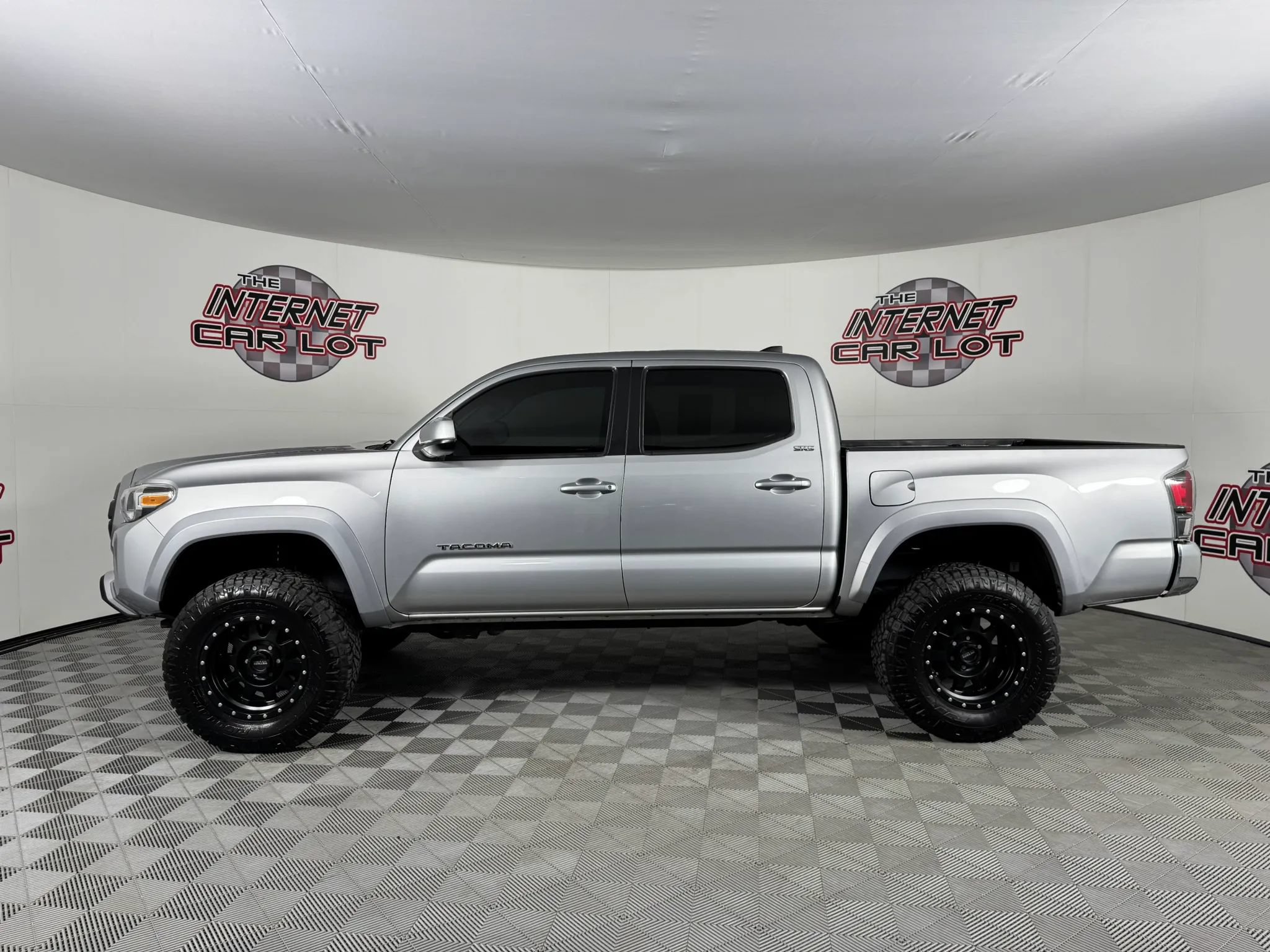 Used 2016 Toyota Tacoma SR5 w/ SR5 Appearance Package (SN) AWD/4WD image 4