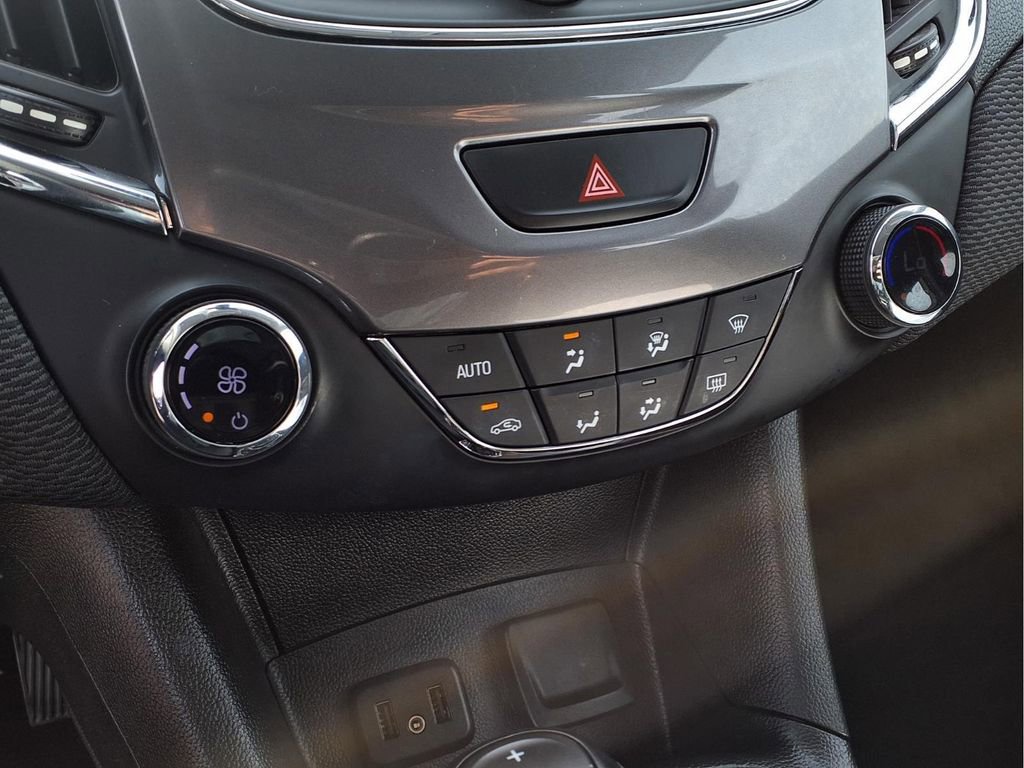 Used 2019 Chevrolet Cruze LT image 8