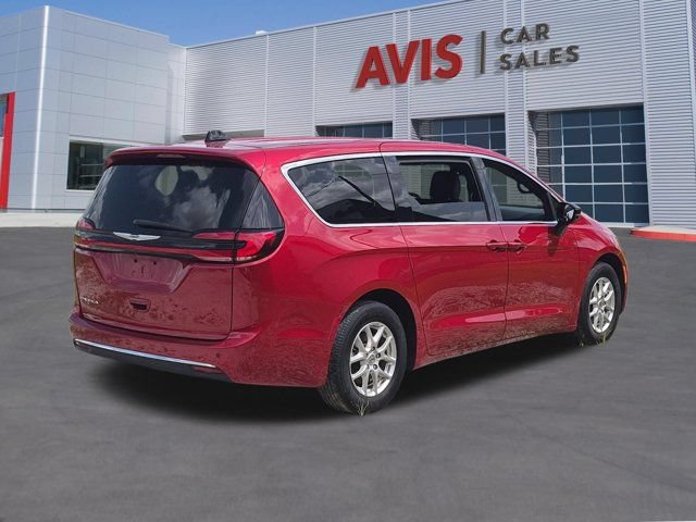 Used 2025 Chrysler Pacifica Select FWD image 6