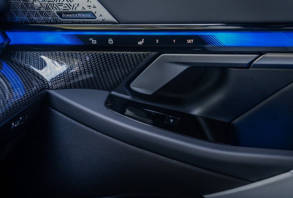 Used 2026 BMW M5 w/ Executive Package image 15