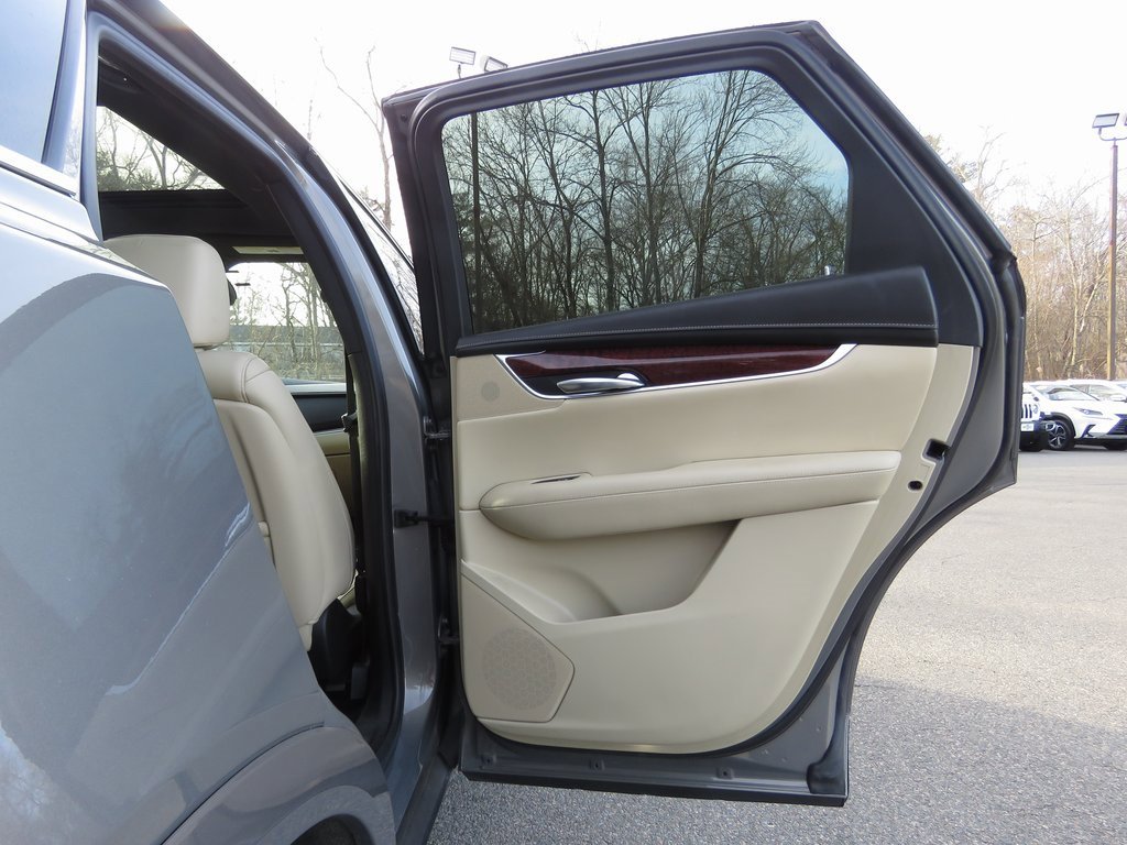 Used 2018 Cadillac XT5 Premium Luxury w/ Driver Assist Package image 16