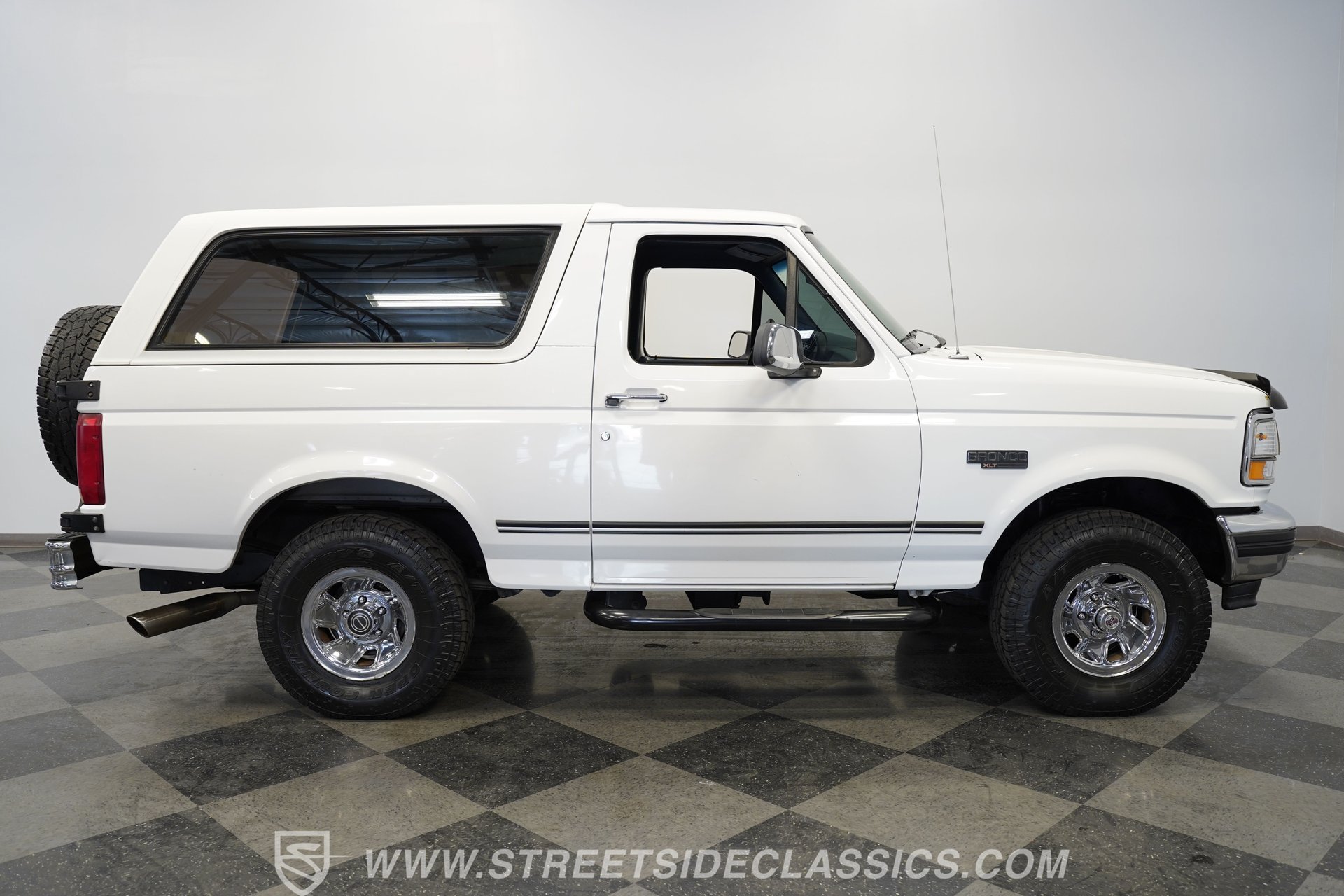 Used 1996 Ford Bronco XLT AWD/4WD image 15