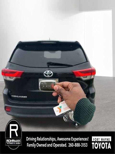 Used 2018 Toyota Highlander XLE AWD/4WD image 9