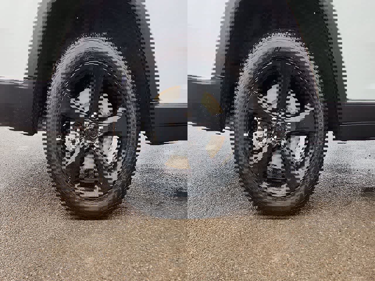 Used 2025 Jeep Grand Cherokee L Laredo image 13