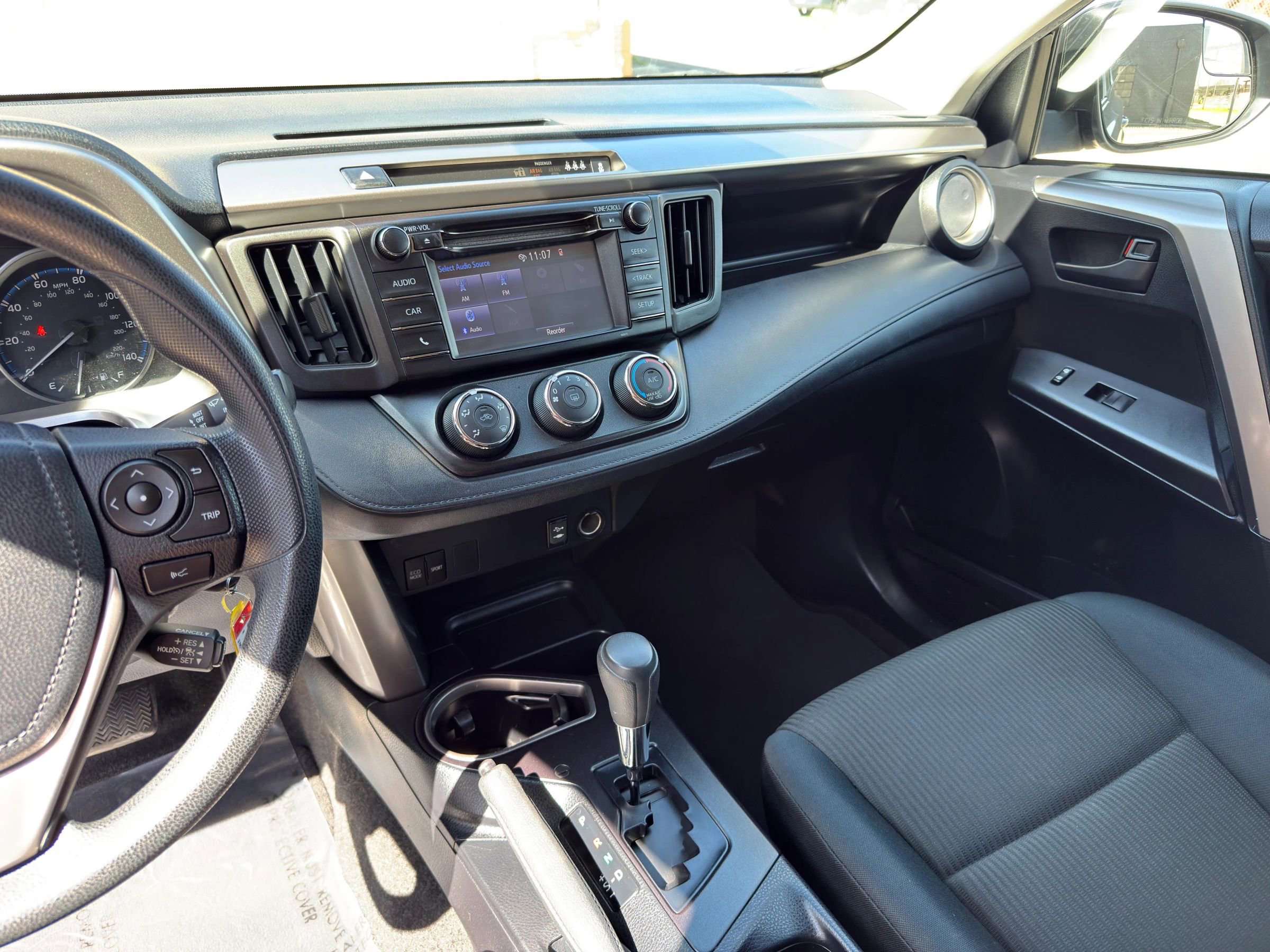 Used 2018 Toyota RAV4 LE image 15