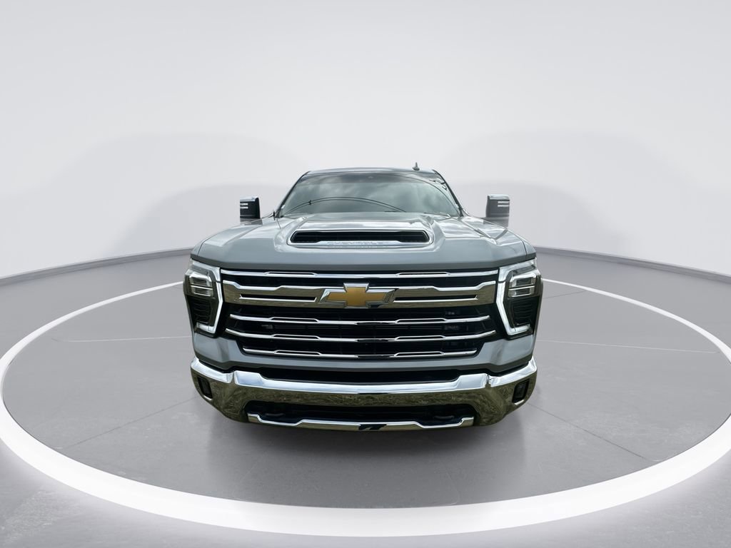 Used 2024 Chevrolet Silverado 2500 LTZ AWD/4WD image 3