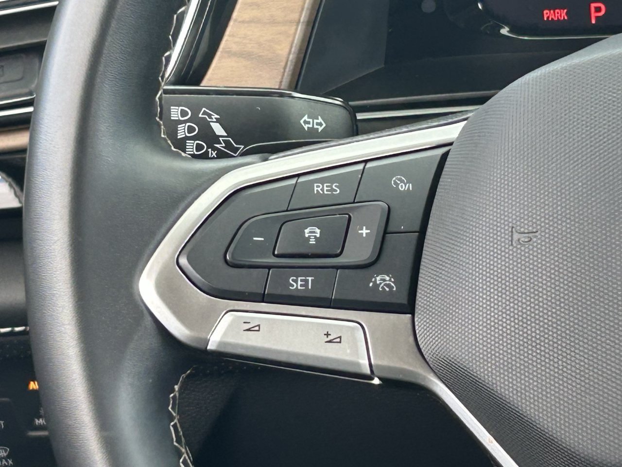 Used 2025 Volkswagen Atlas SE AWD/4WD image 26