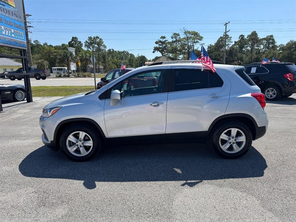 Used 2020 Chevrolet Trax LT w/ LT Convenience Package image 2