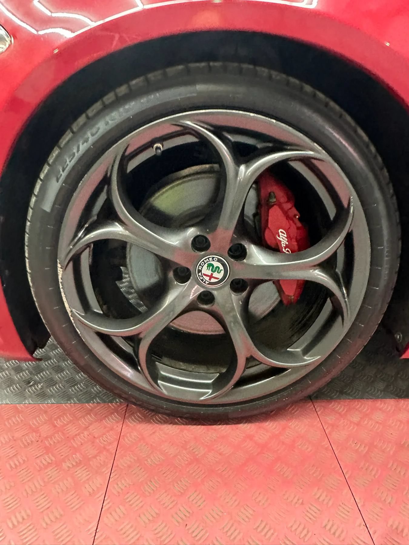 Used 2018 Alfa Romeo Giulia Ti Sport w/ Quick Order Package 22U Sport RWD image 44
