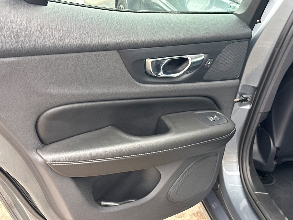 Used 2019 Volvo S60 T6 Momentum w/ Premium Package image 21