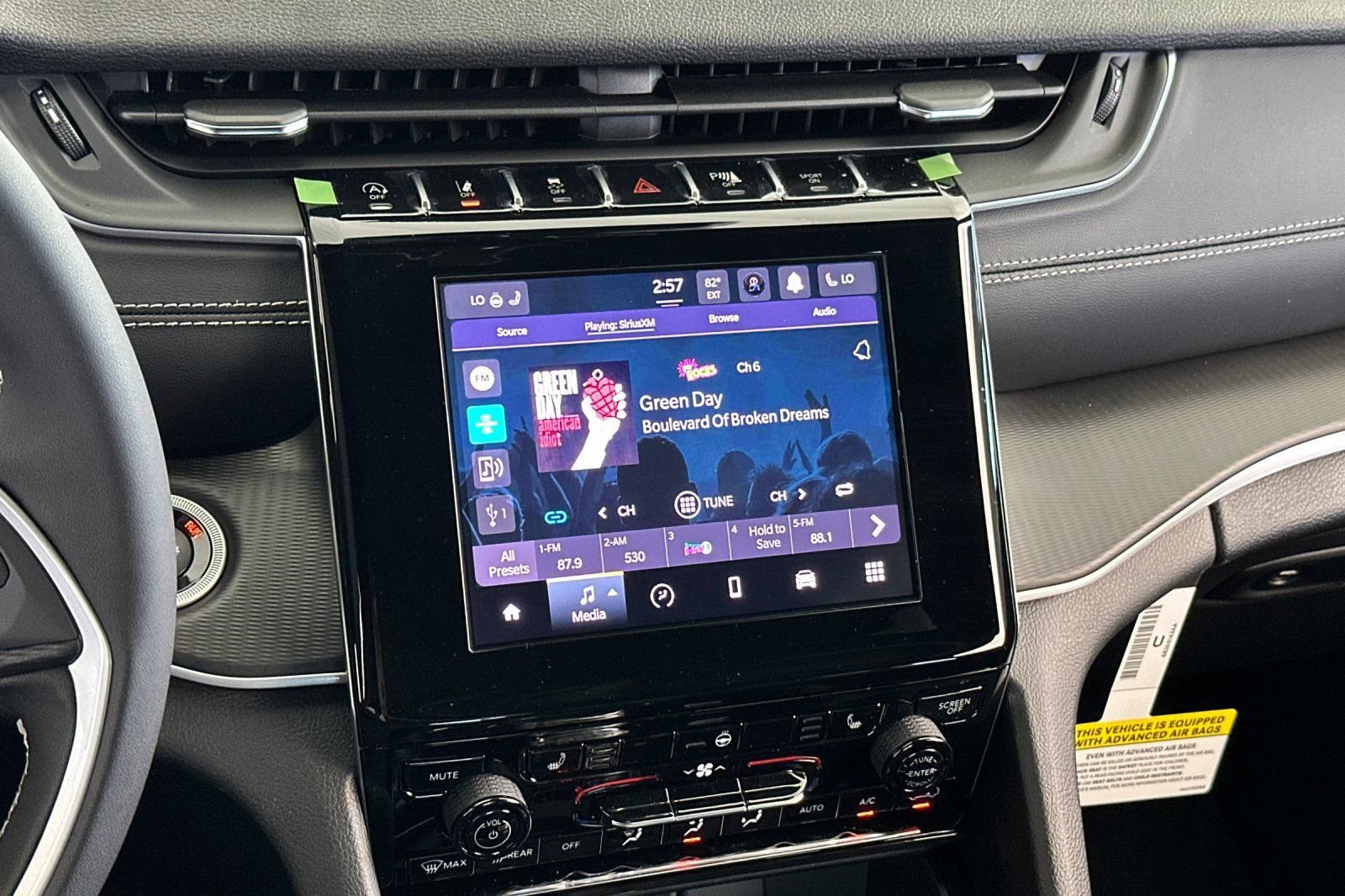 New 2025 Jeep Grand Cherokee Laredo w/ Luxury Tech Group I RWD image 21