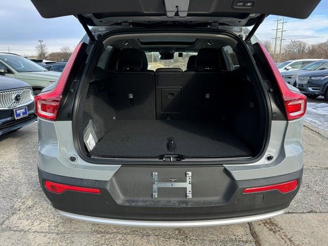 New 2025 Volvo XC40 B5 Plus w/ Climate Package image 15