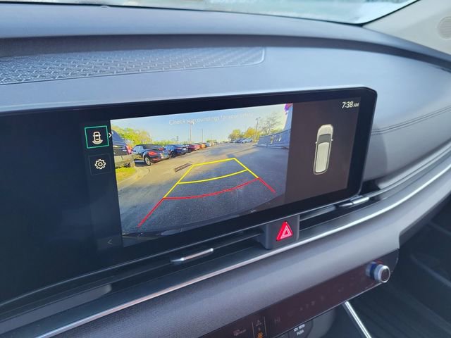 Used 2026 Kia Carnival EX FWD image 24