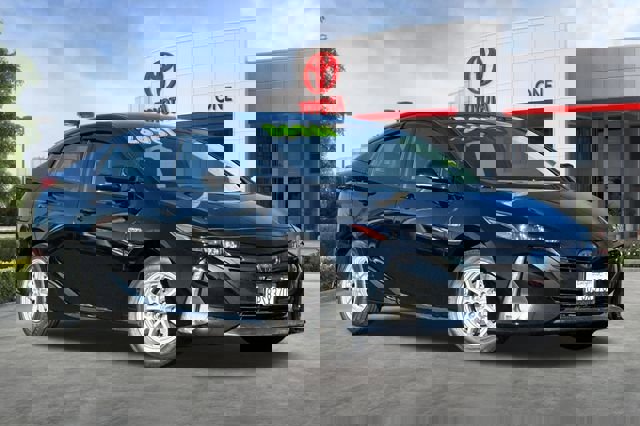 Used 2020 Toyota Prius Prime XLE image 2