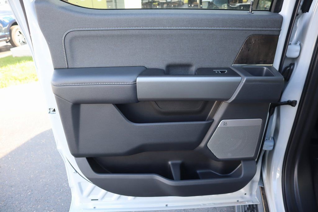 New 2026 Ford F250 Lariat w/ Black Appearance Package image 16