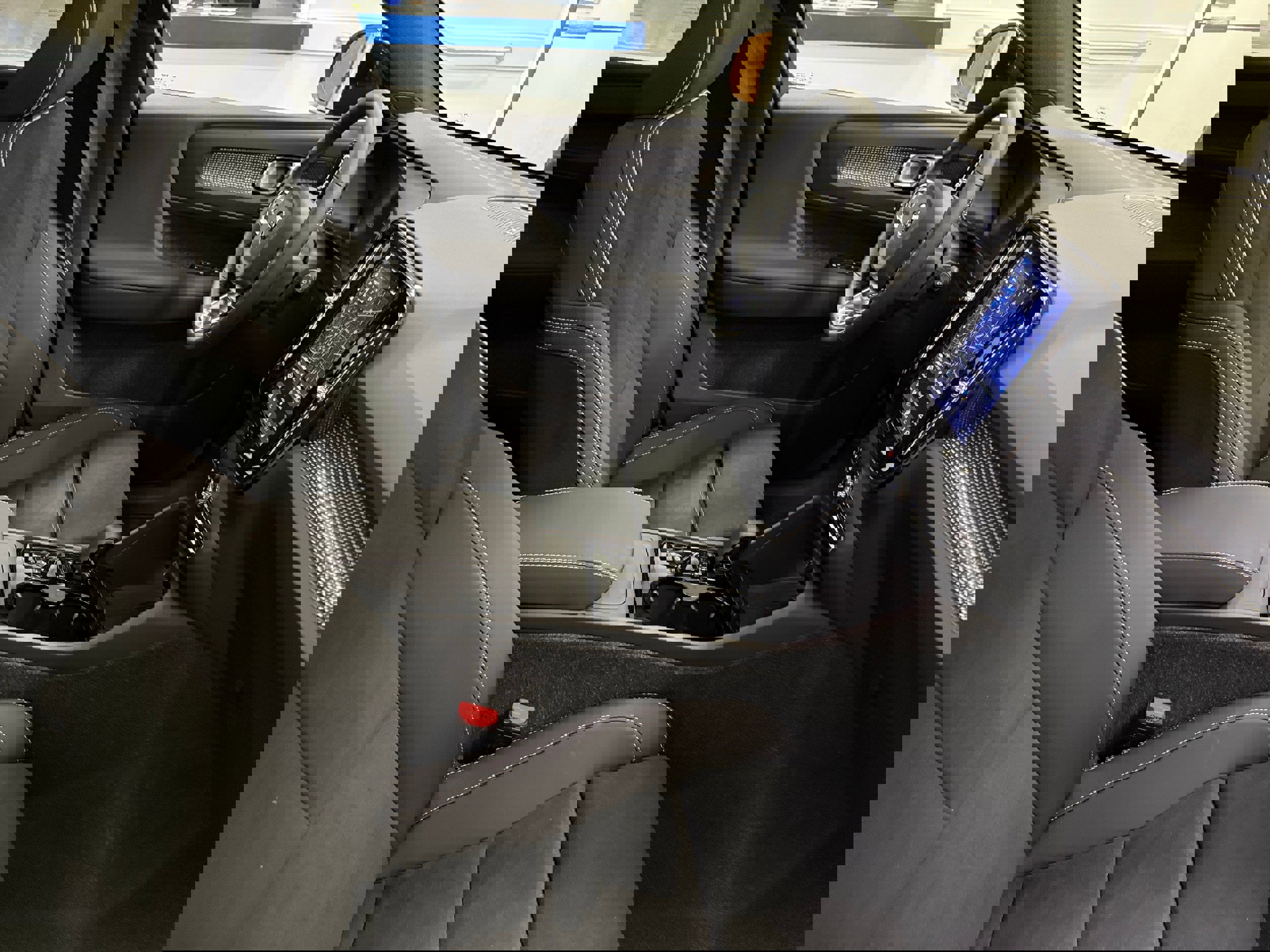 New 2026 Volvo XC40 B5 Ultra w/ Protection Package Premier image 28