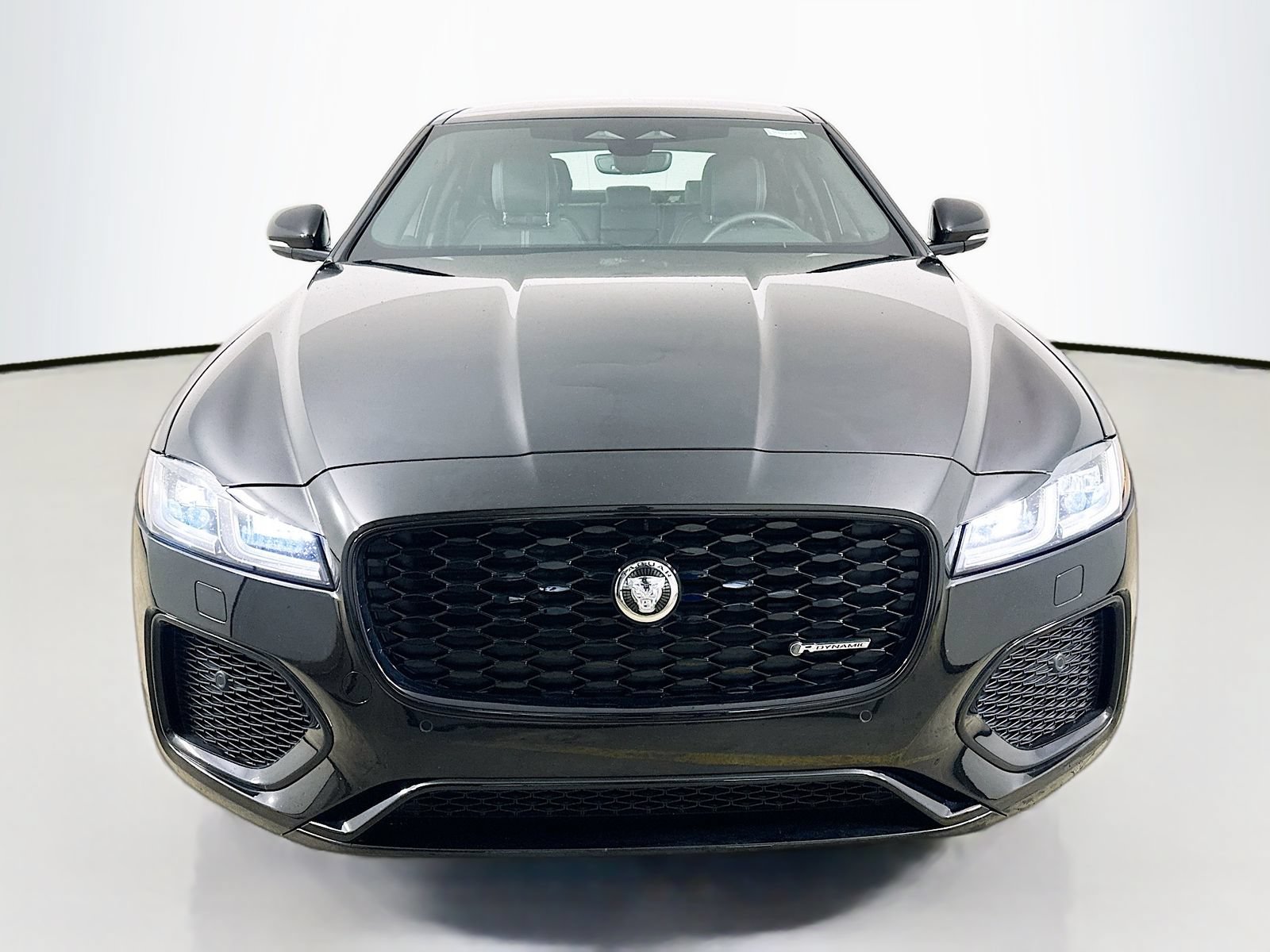 Used 2024 Jaguar XF R-Dynamic SE AWD/4WD image 2