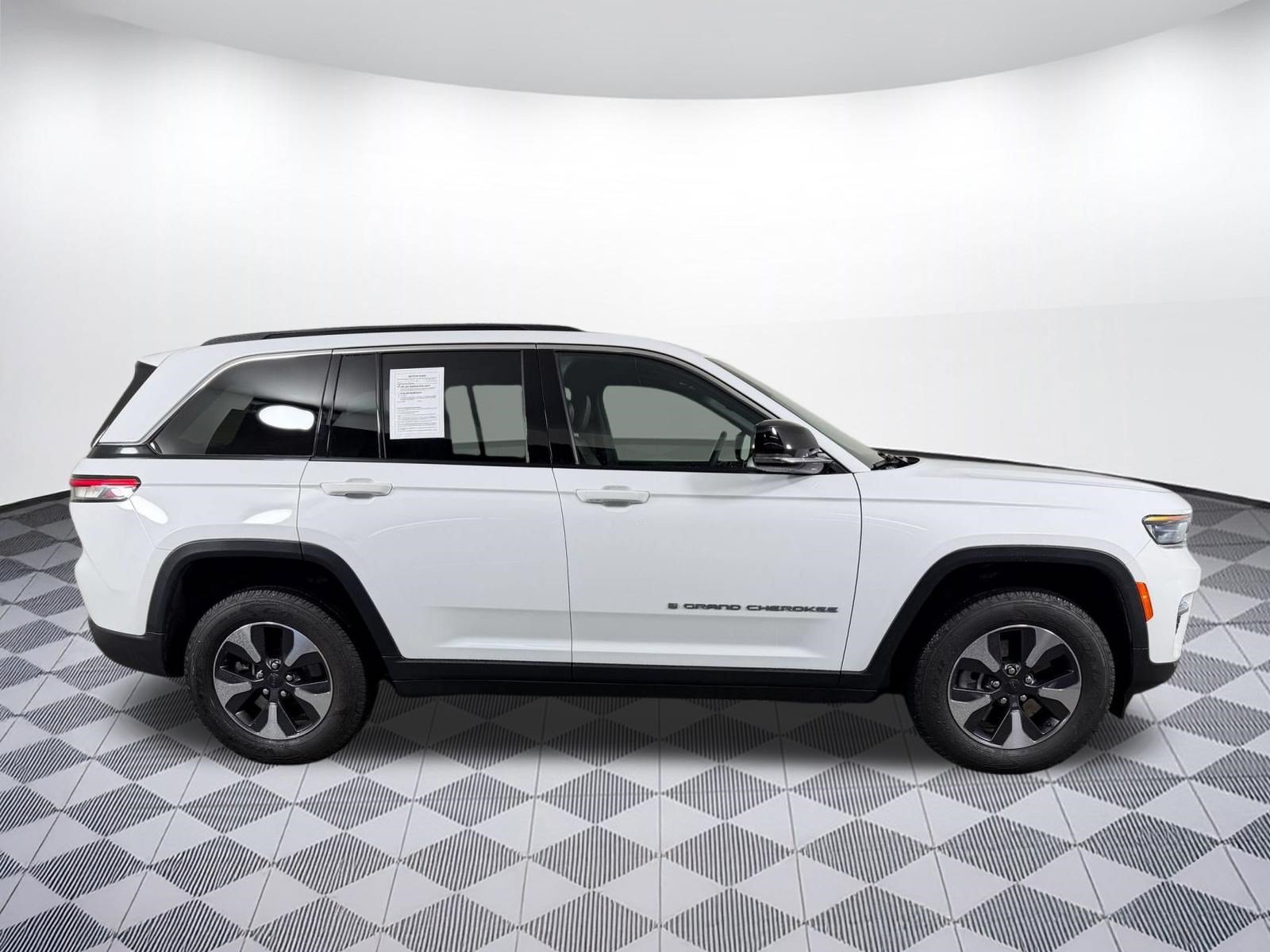 Used 2024 Jeep Grand Cherokee Limited 4xe AWD/4WD image 8