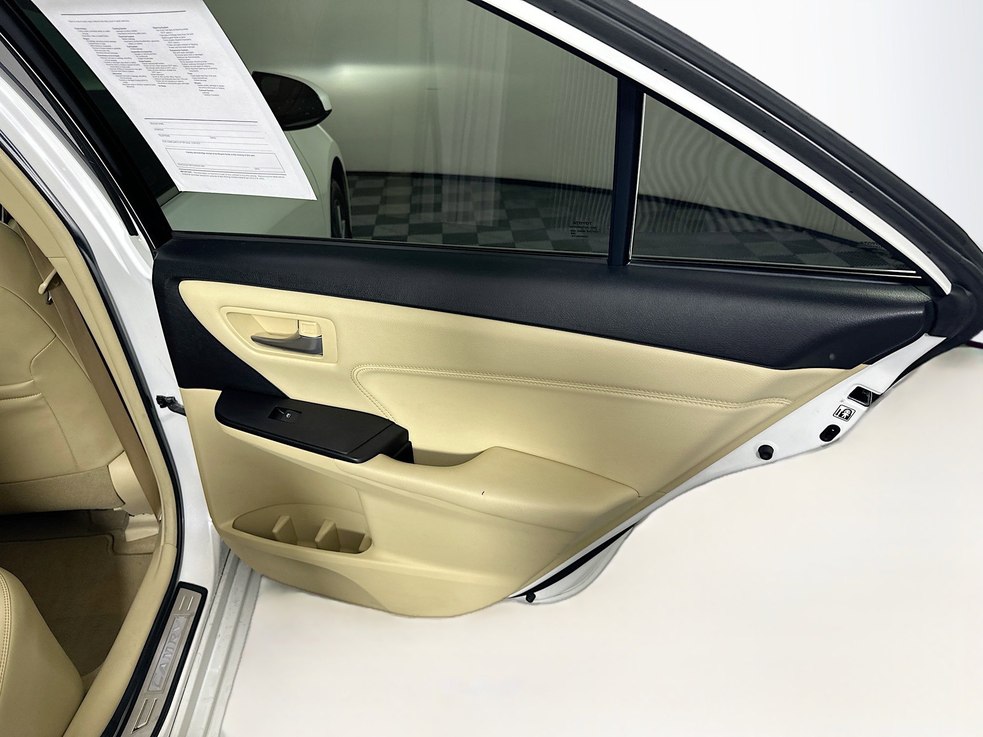 Used 2017 Toyota Camry XLE FWD image 30