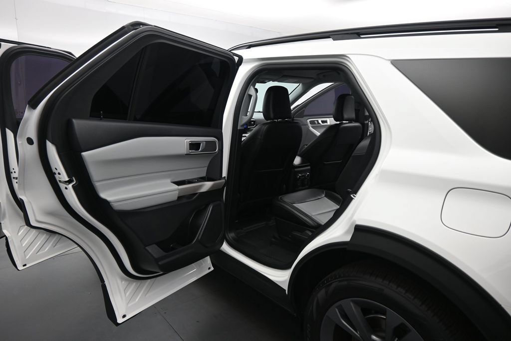 Used 2023 Ford Explorer XLT w/ Equipment Group 202A RWD image 16