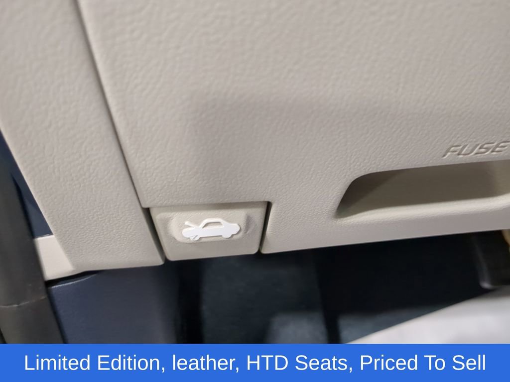 Used 2025 Hyundai Venue Limited image 26