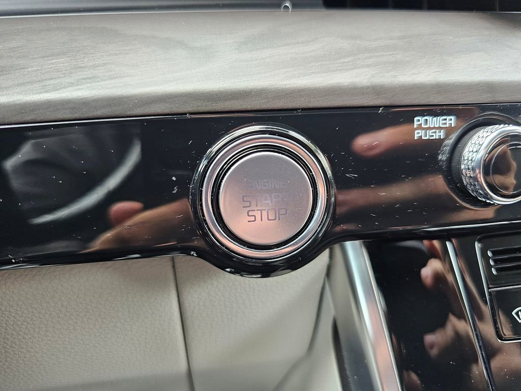 Used 2024 Kia Carnival EX FWD image 32