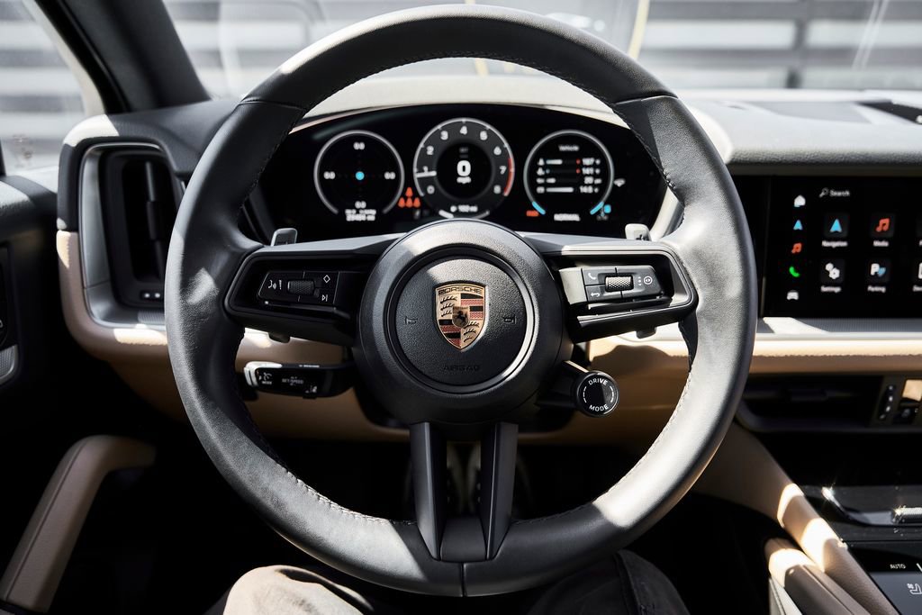 Used 2025 Porsche Cayenne image 51