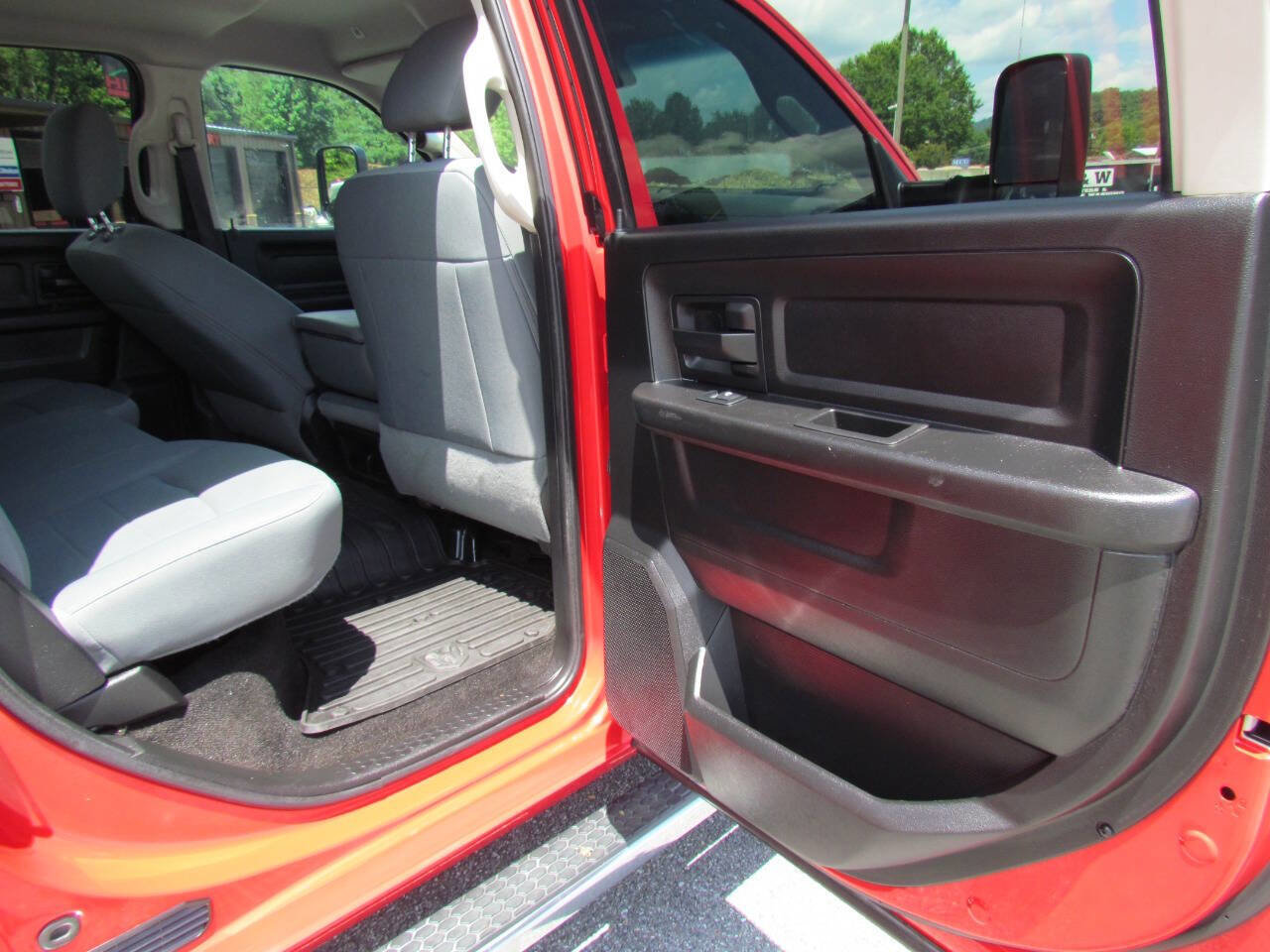 Used 2017 RAM 3500 Tradesman w/ Chrome Appearance Group image 14