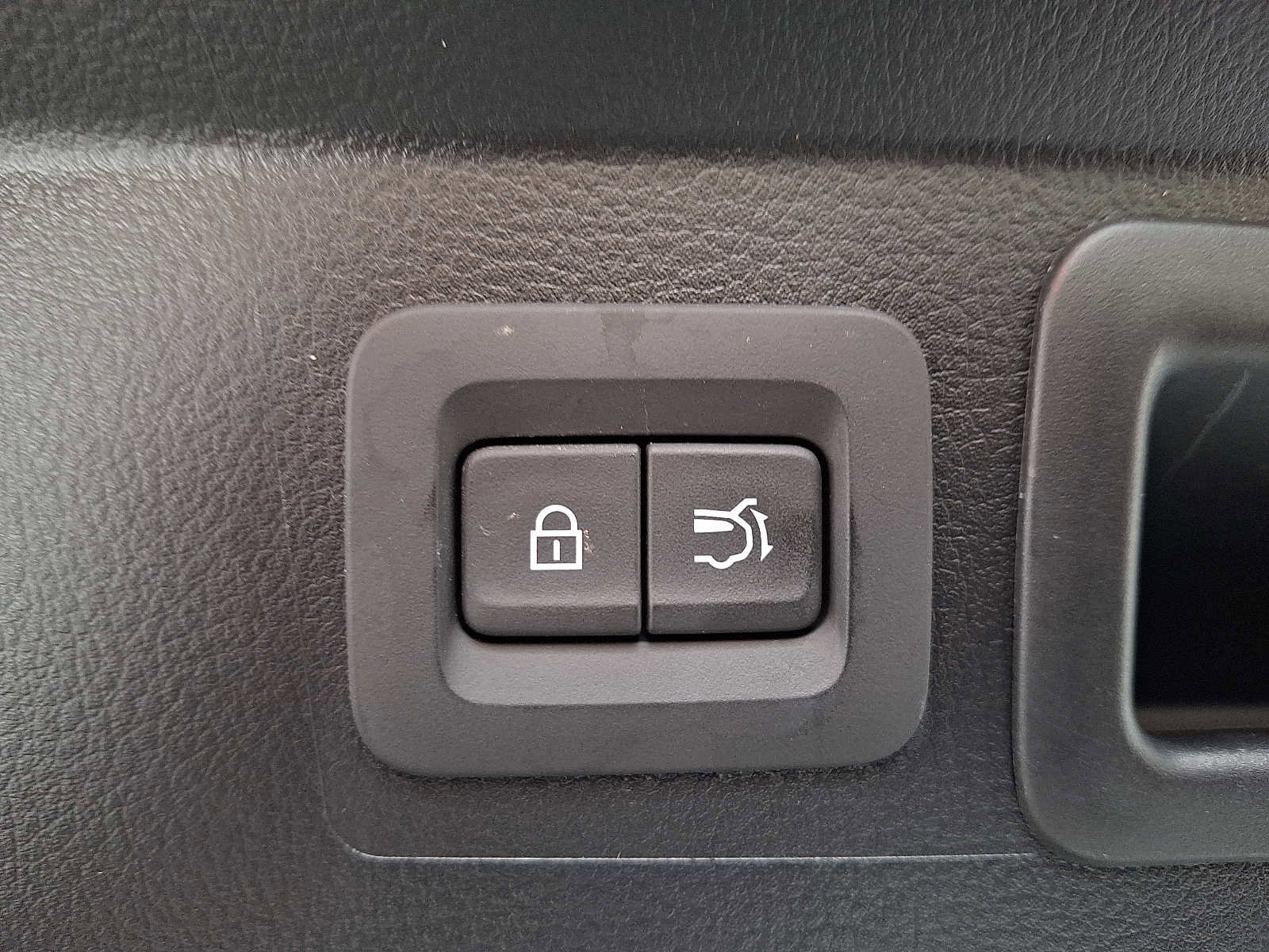 Used 2025 MAZDA CX-50 AWD 2.5 S w/ Cargo Package image 29