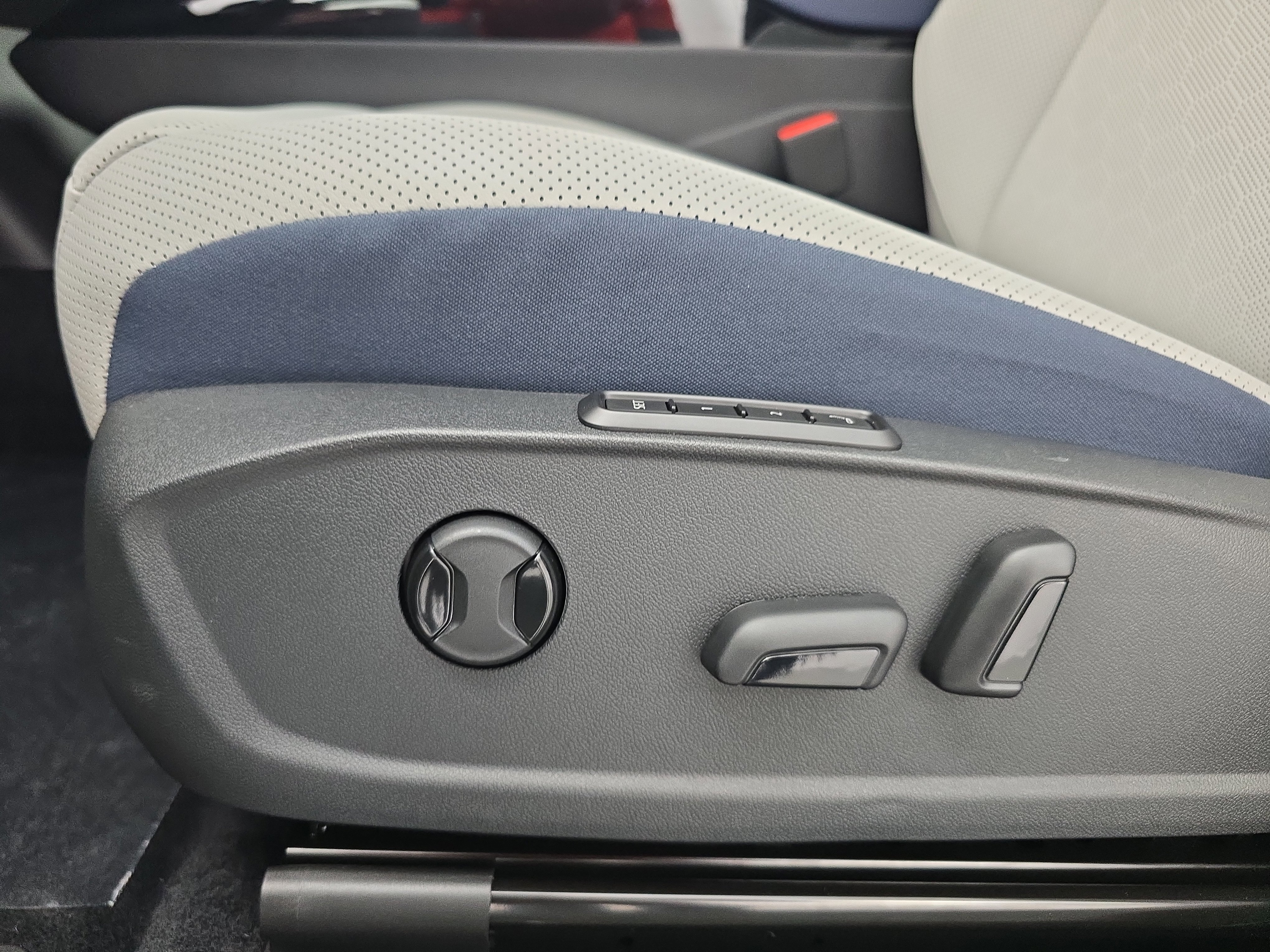 New 2025 Volkswagen ID.4 Pro S Plus image 29