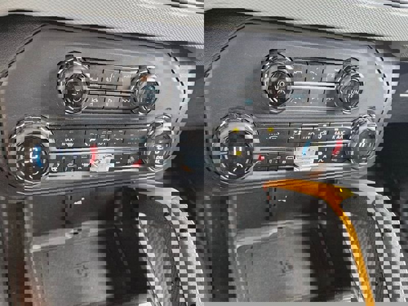 Used 2023 Ford Bronco Badlands image 24