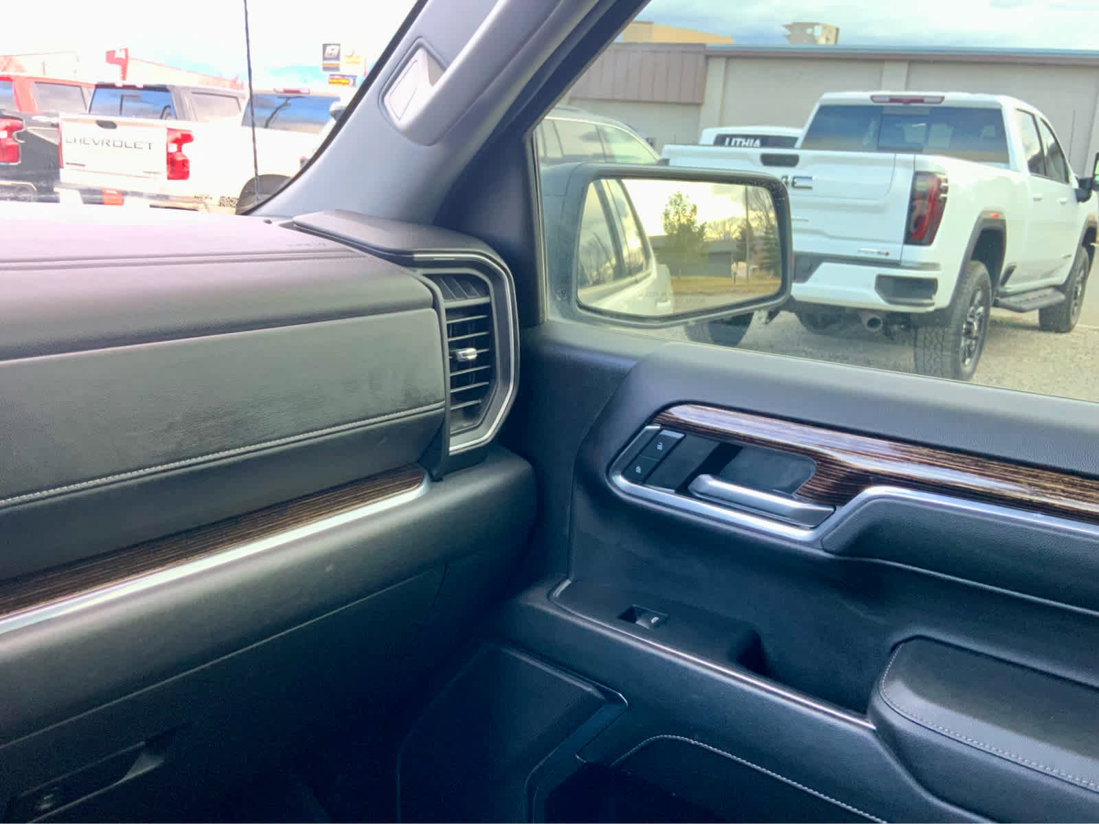 Used 2023 GMC Sierra 1500 Elevation w/ LPO, Elevation Black Package image 39