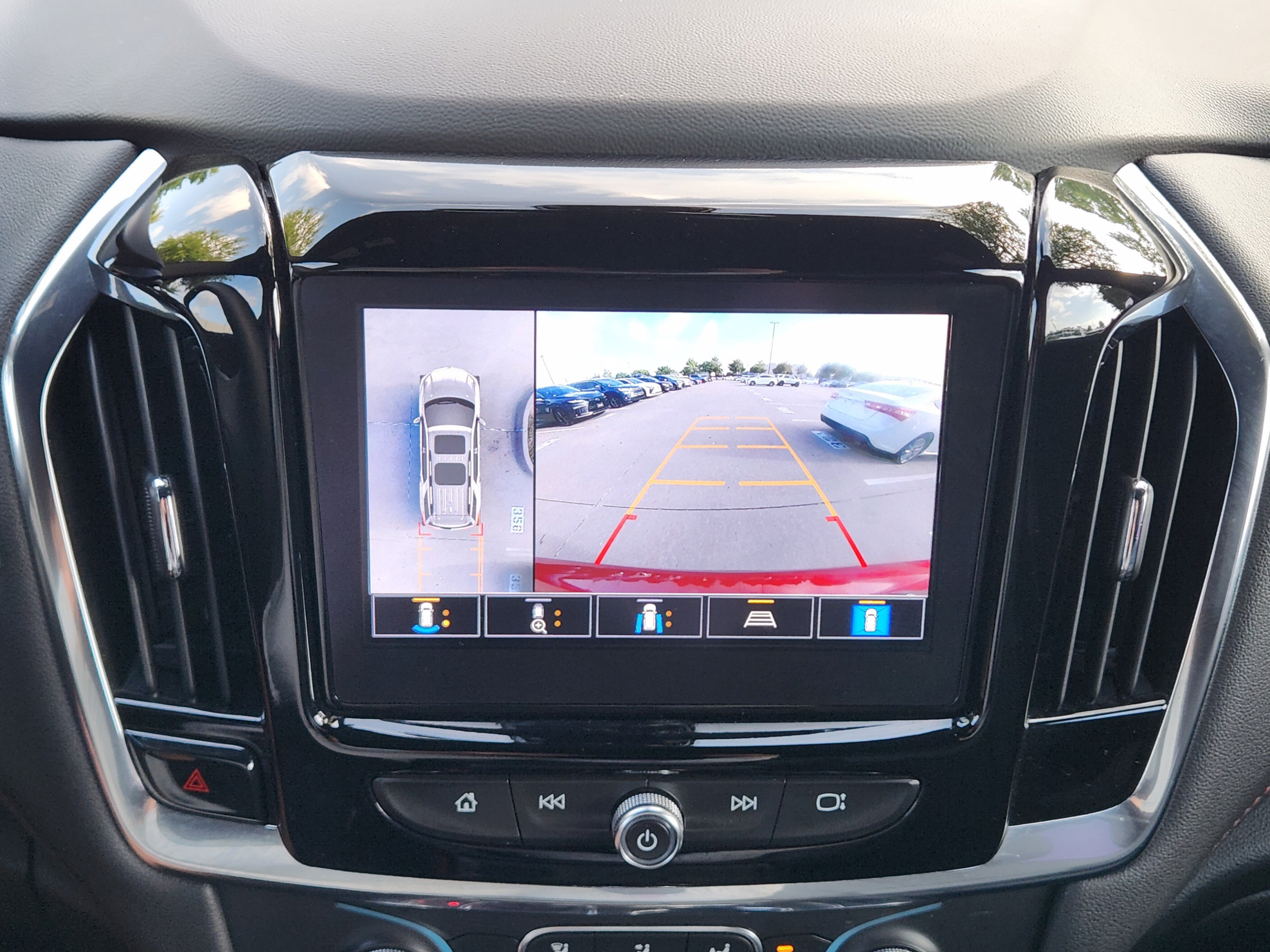 Used 2023 Chevrolet Traverse RS FWD image 10