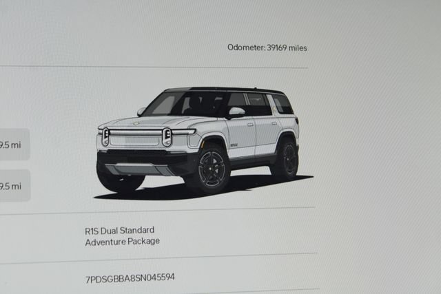 Used 2025 Rivian R1S Adventure AWD/4WD image 52