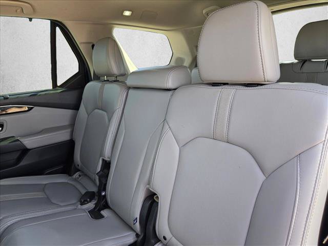 Used 2024 Honda Pilot Touring image 16