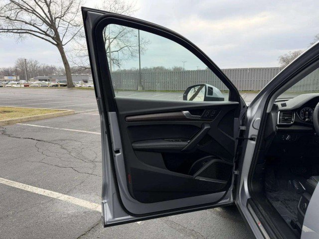 Certified 2025 Audi Q5 2.0T Premium Plus w/ Premium Plus Package image 20