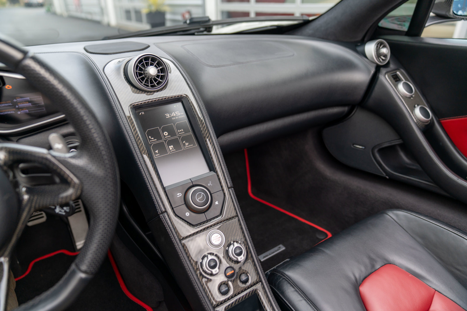 Used 2016 McLaren 650S Spider RWD image 32