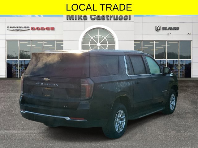 Used 2025 Chevrolet Suburban LT AWD/4WD image 4