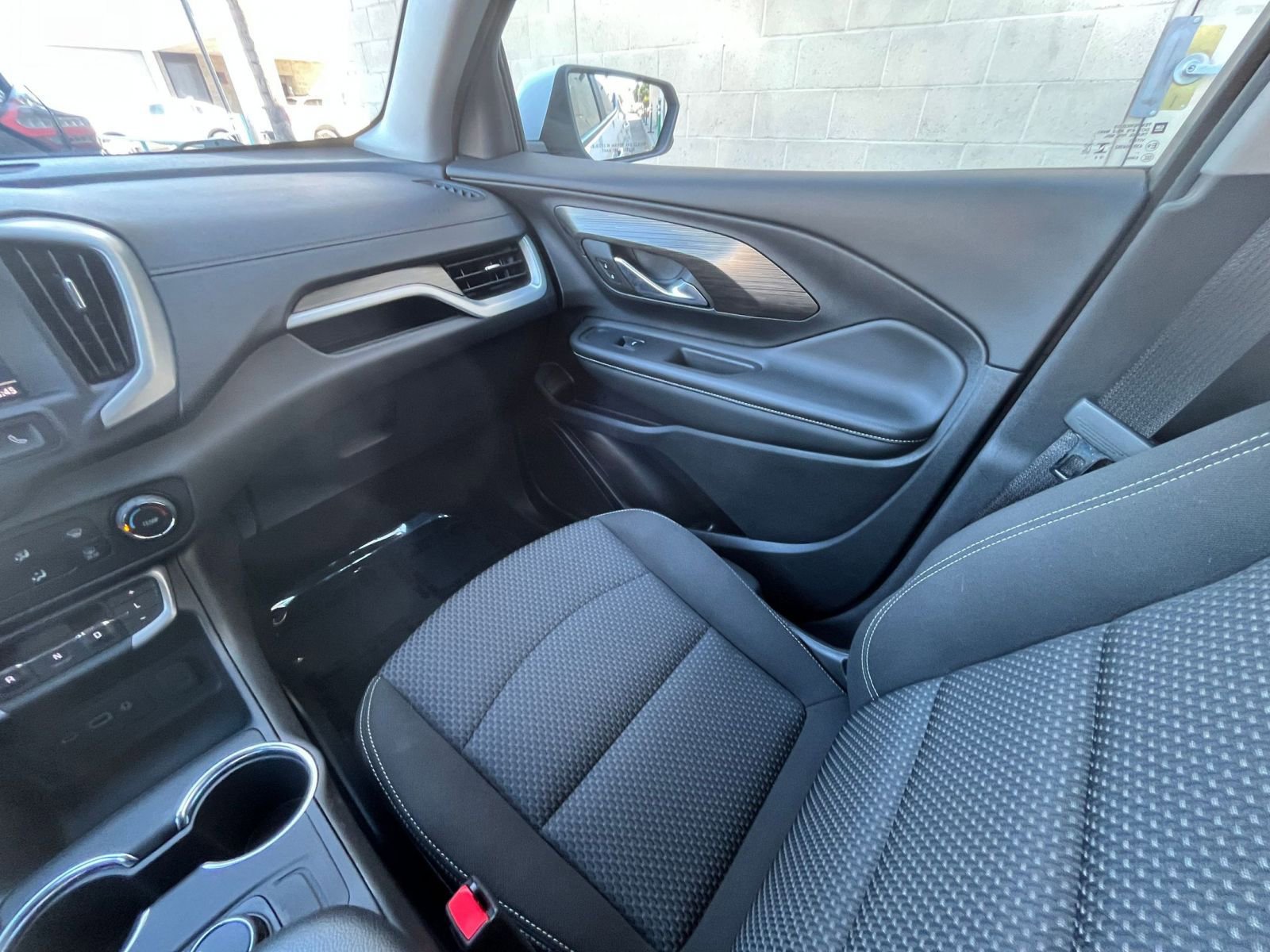 Used 2024 GMC Terrain SLE image 35