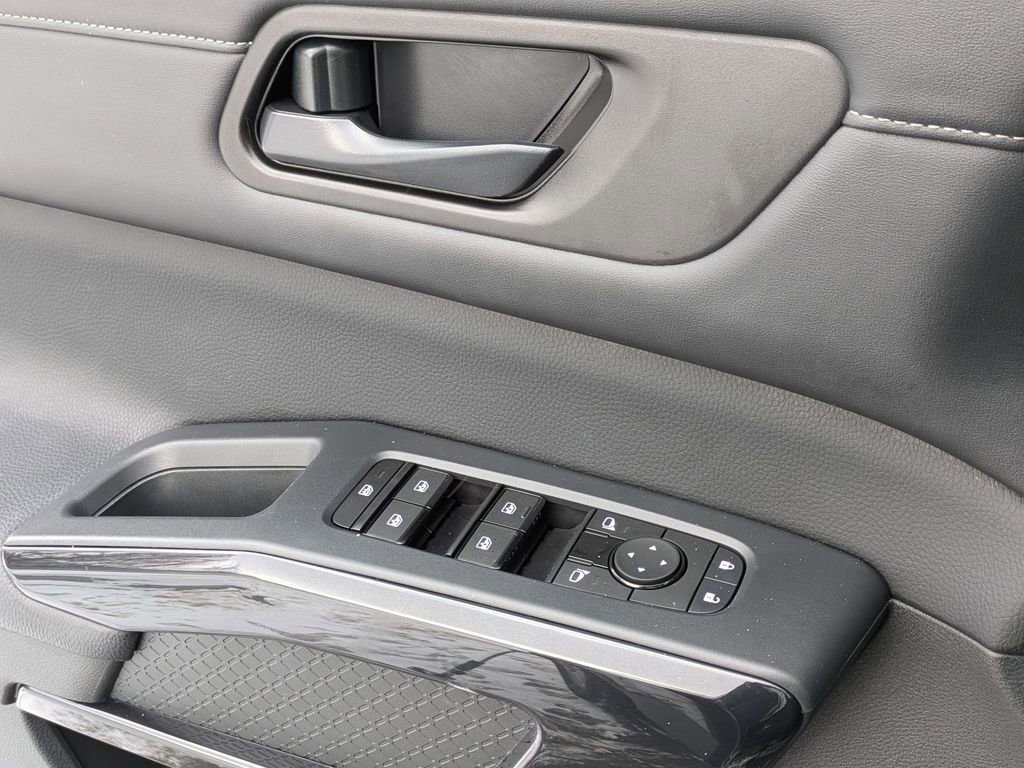 Certified 2024 Nissan Pathfinder S image 17