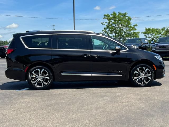 Used 2025 Chrysler Pacifica Pinnacle w/ Trailer Tow Group AWD/4WD image 56