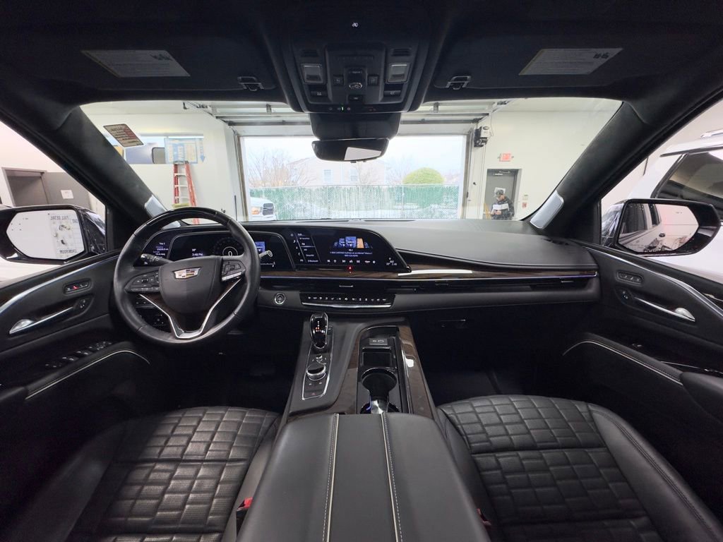 Used 2022 Cadillac Escalade Sport Platinum w/ LPO, ONYX Package image 10