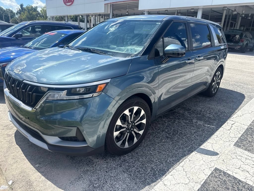 Certified 2023 Kia Carnival EX FWD image 3