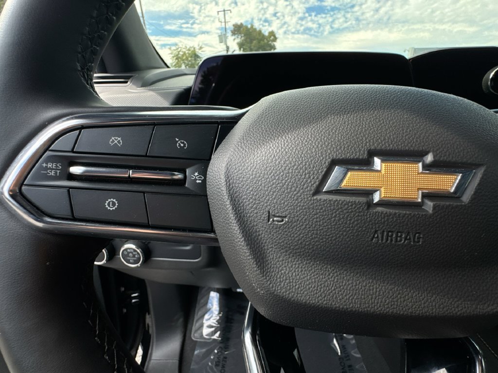 Used 2025 Chevrolet Suburban Premier RWD image 17