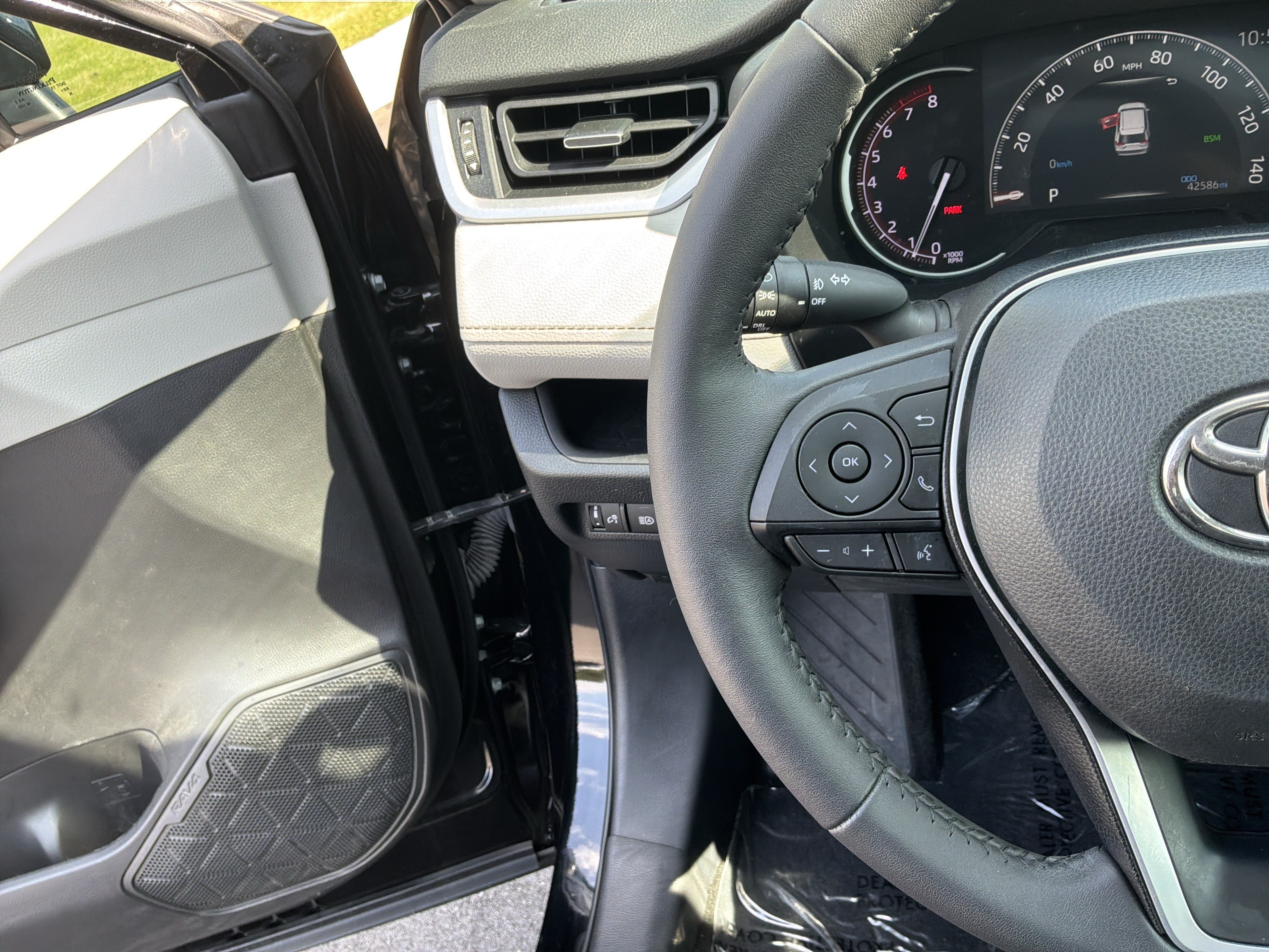 Used 2023 Toyota RAV4 XLE Premium AWD/4WD image 19