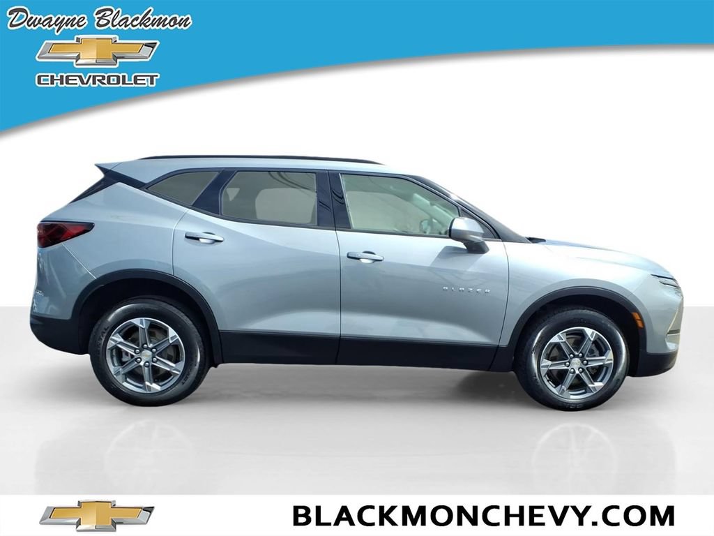 Used 2024 Chevrolet Blazer LT w/ Convenience Package FWD image 2