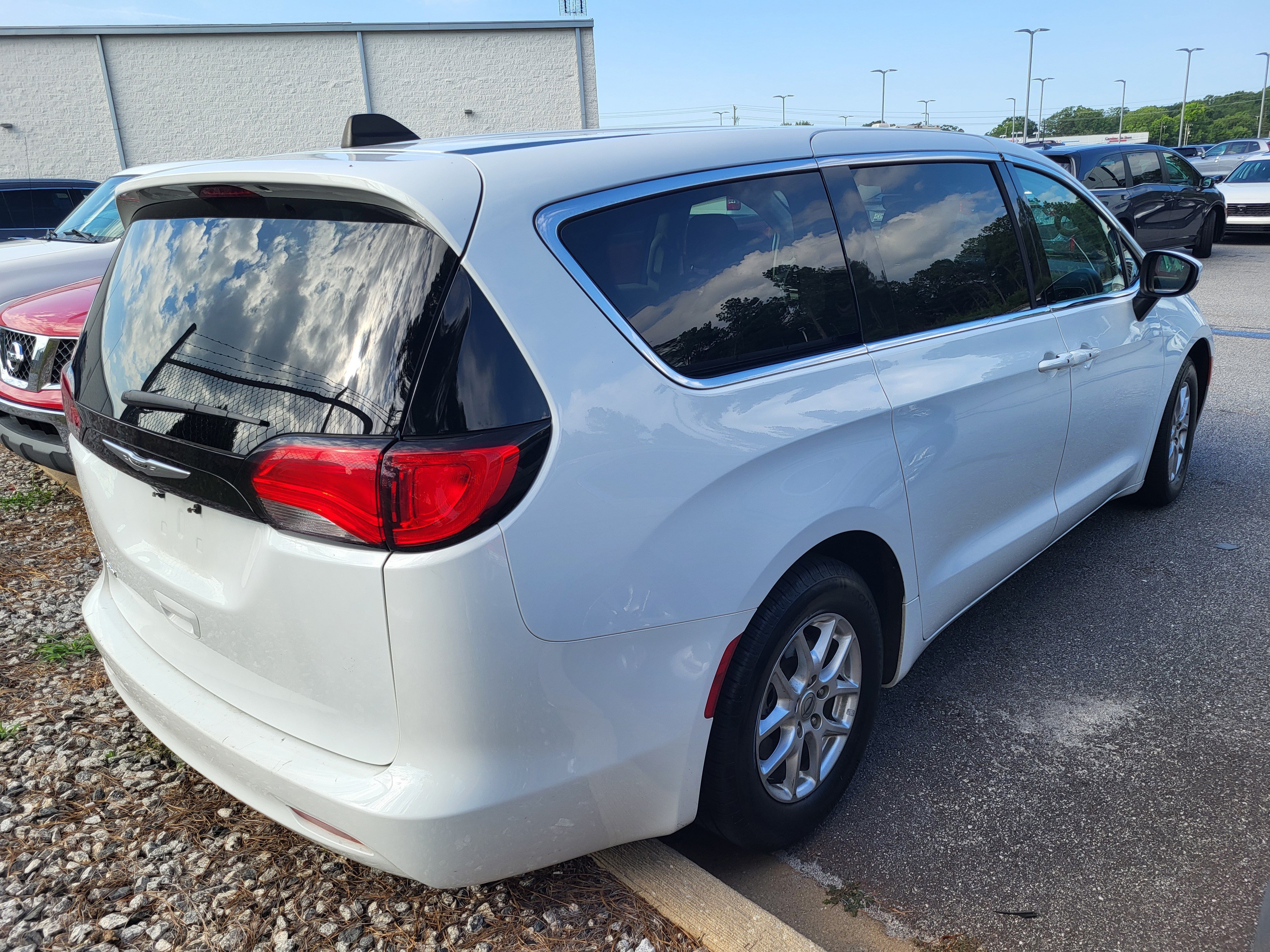 Used 2023 Chrysler Voyager LX FWD image 4